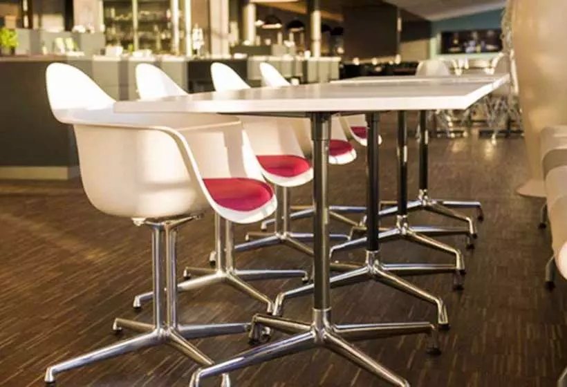 Comfort Hotel Runway