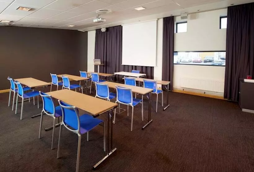 Comfort Hotel Runway