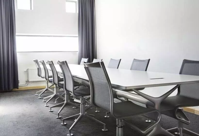 Comfort Hotel Runway