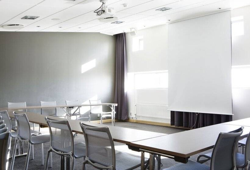 Comfort Hotel Runway