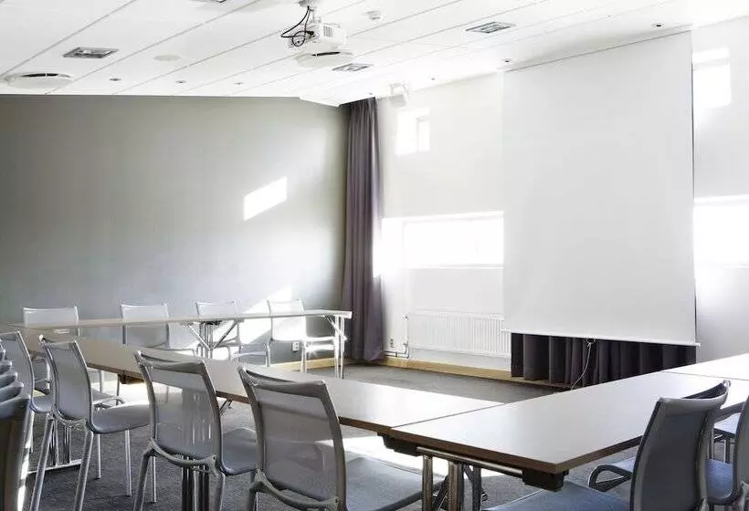 Comfort Hotel Runway