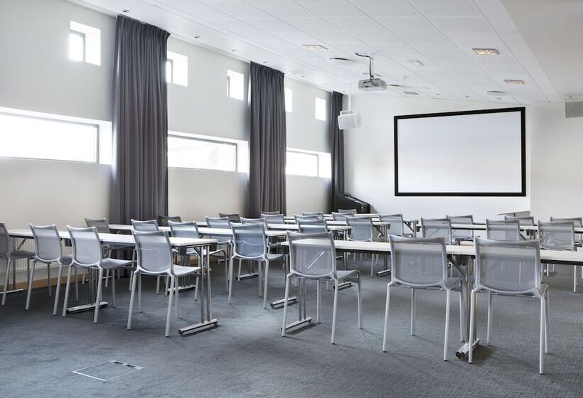 Comfort Hotel Runway