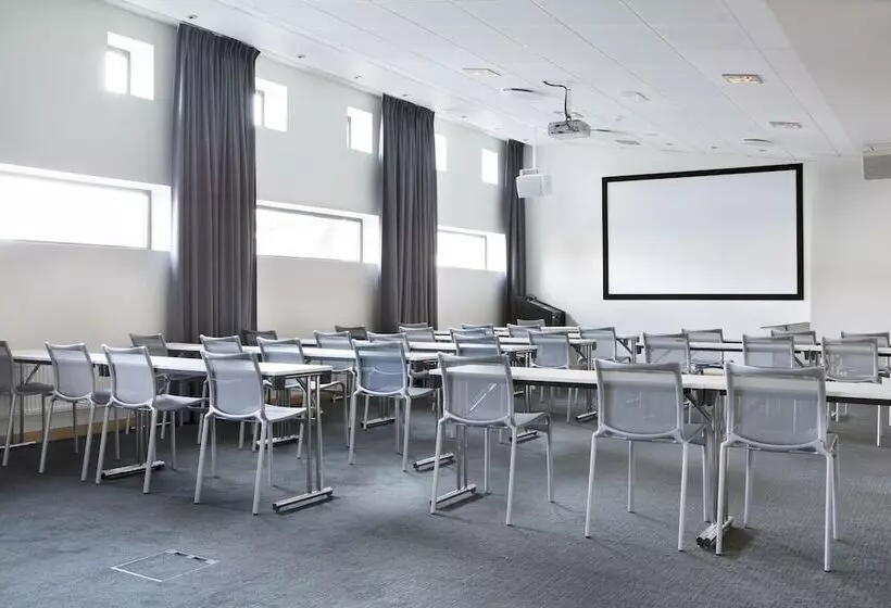 Comfort Hotel Runway