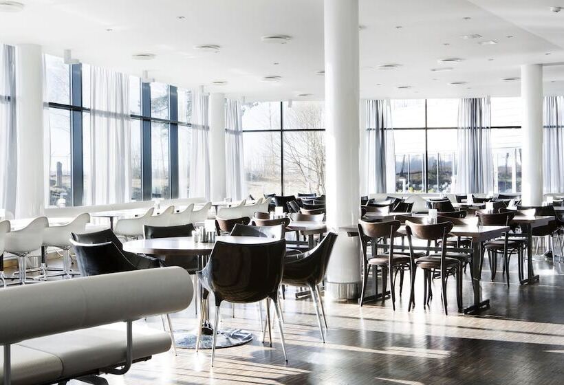 Comfort Hotel Runway