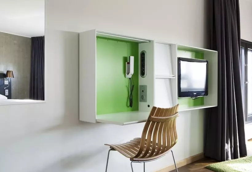 Comfort Hotel Runway