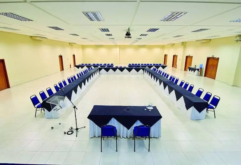 Hotel Golden Dolphin Flat Top Jc