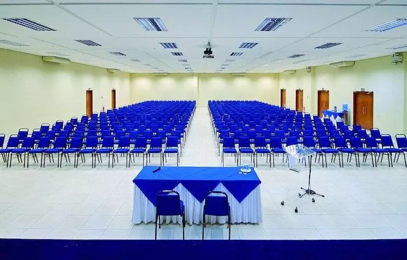 Hotel Golden Dolphin Flat Top Jc