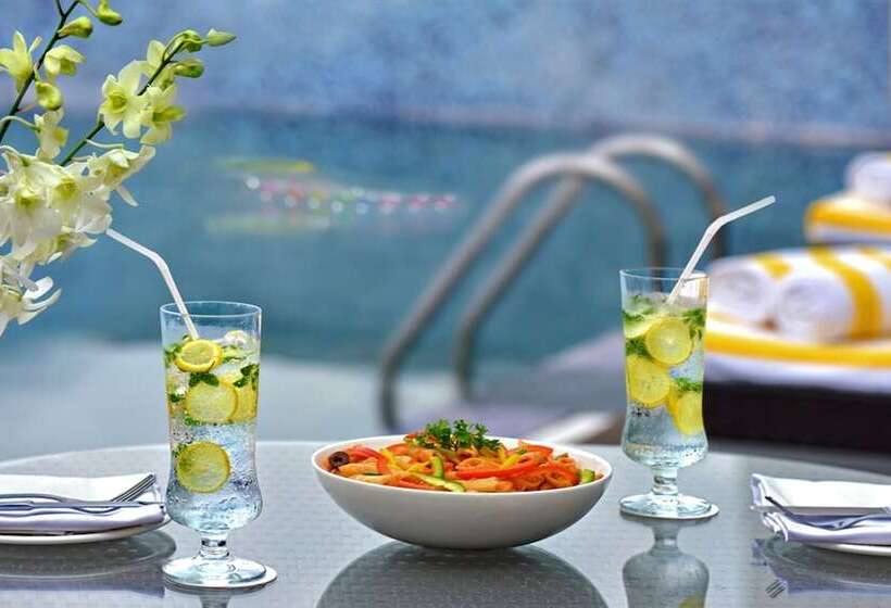 בית מלון כפרי Golden Tulip Lucknow