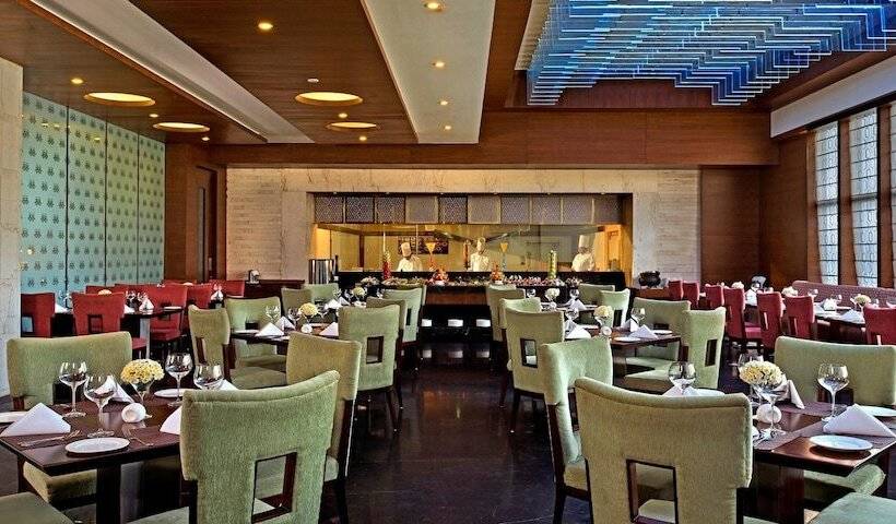 בית מלון כפרי Golden Tulip Lucknow