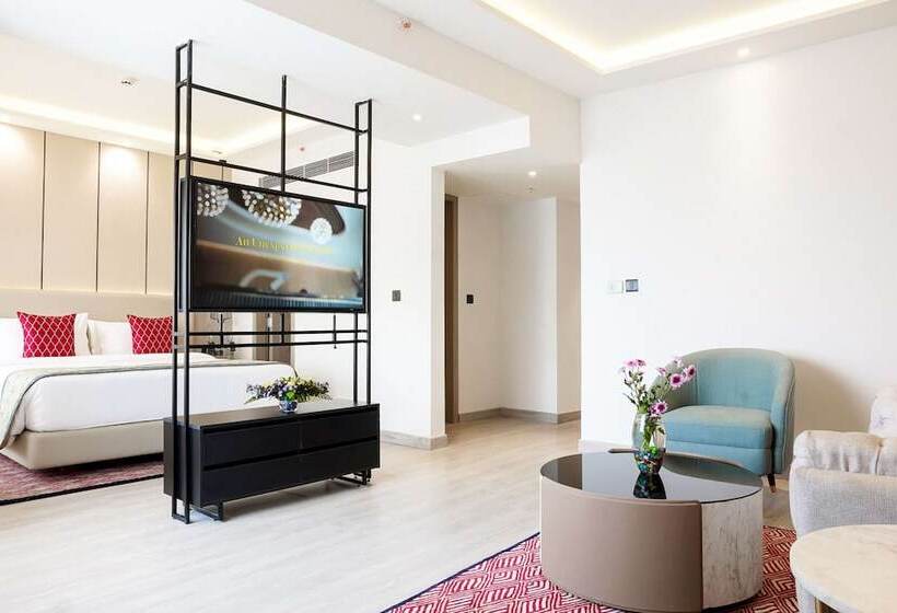 בית מלון כפרי Golden Tulip Lucknow