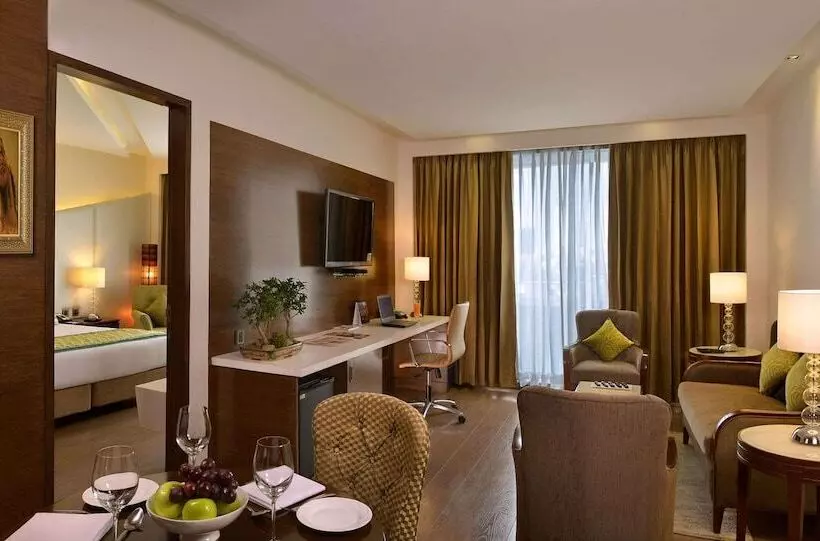 فندق Golden Tulip Lucknow