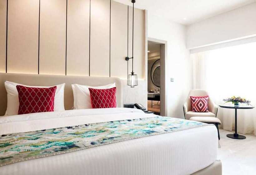 בית מלון כפרי Golden Tulip Lucknow