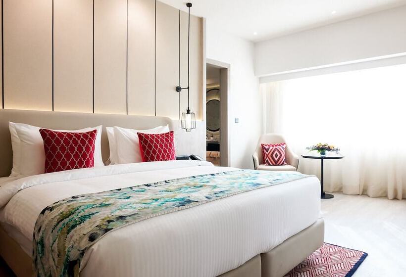 בית מלון כפרי Golden Tulip Lucknow