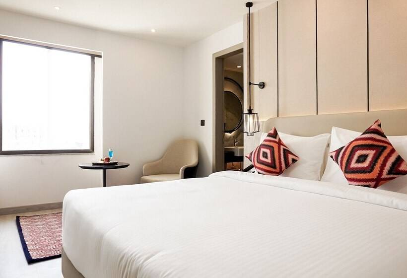 בית מלון כפרי Golden Tulip Lucknow