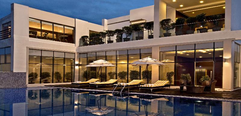 בית מלון כפרי Golden Tulip Lucknow