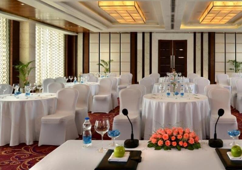 בית מלון כפרי Golden Tulip Lucknow