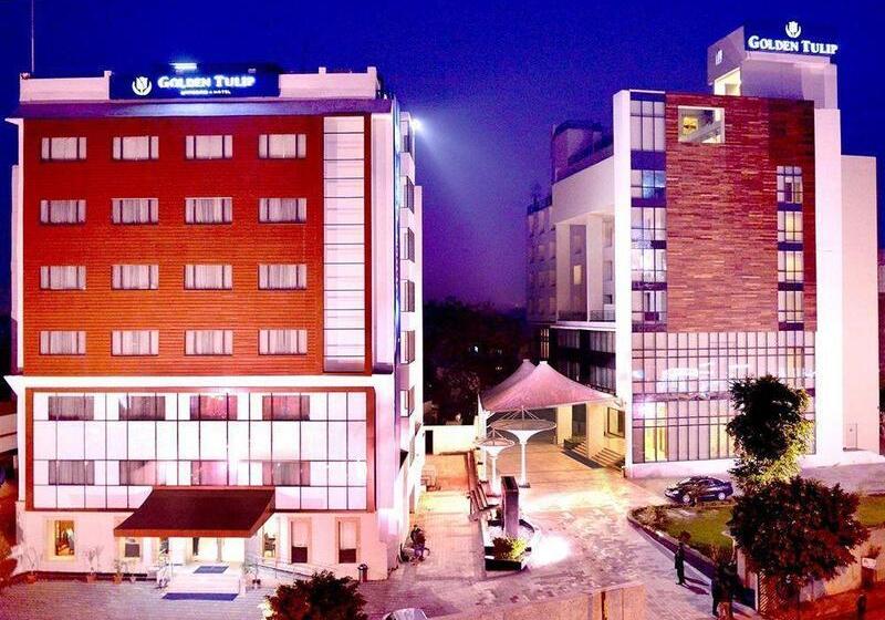 בית מלון כפרי Golden Tulip Lucknow