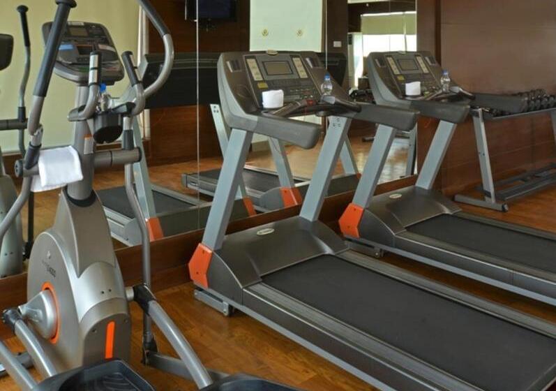 בית מלון כפרי Golden Tulip Lucknow