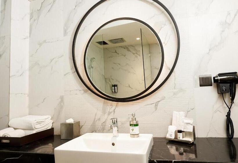 בית מלון כפרי Golden Tulip Lucknow