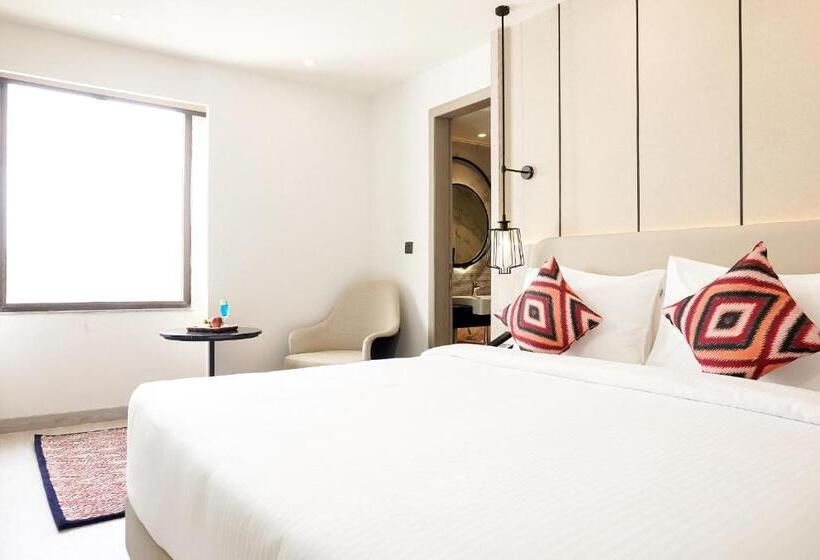 בית מלון כפרי Golden Tulip Lucknow