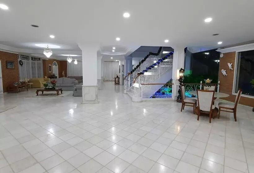 בית מלון כפרי Grand Ville