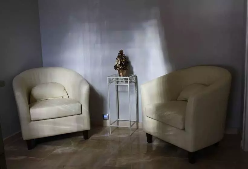 هتل Lb Villa De Cuenca