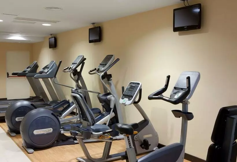 هتل NH Madrid Ribera Del Manzanares