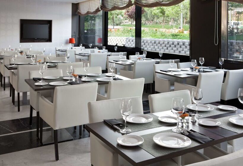 هتل NH Madrid Ribera Del Manzanares