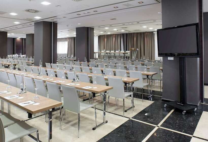 هتل NH Madrid Ribera Del Manzanares