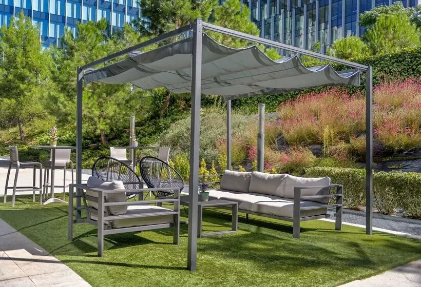 هتل NH Madrid Ribera Del Manzanares