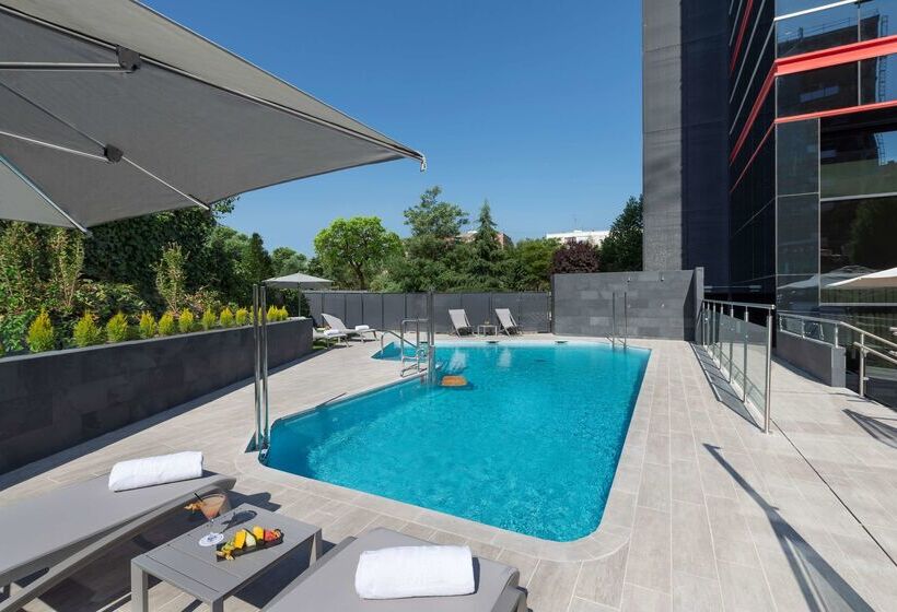 هتل NH Madrid Ribera Del Manzanares