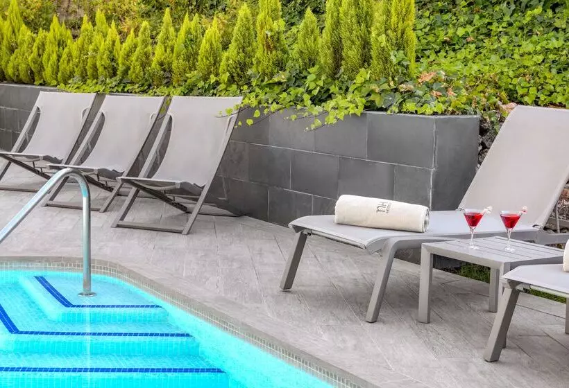 هتل NH Madrid Ribera Del Manzanares