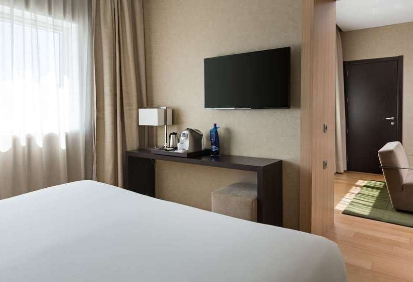 هتل NH Madrid Ribera Del Manzanares