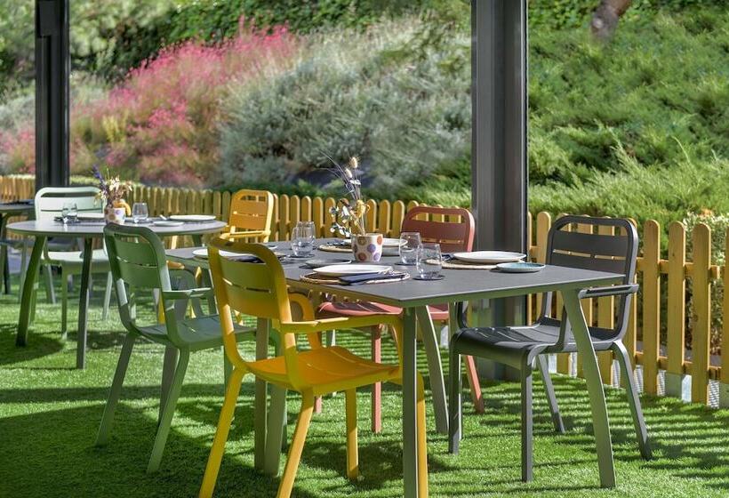 هتل NH Madrid Ribera Del Manzanares