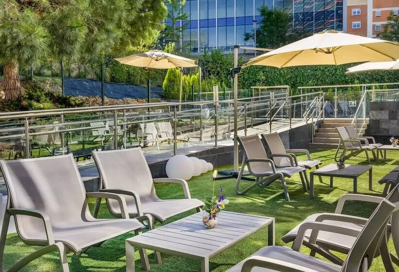 هتل NH Madrid Ribera Del Manzanares