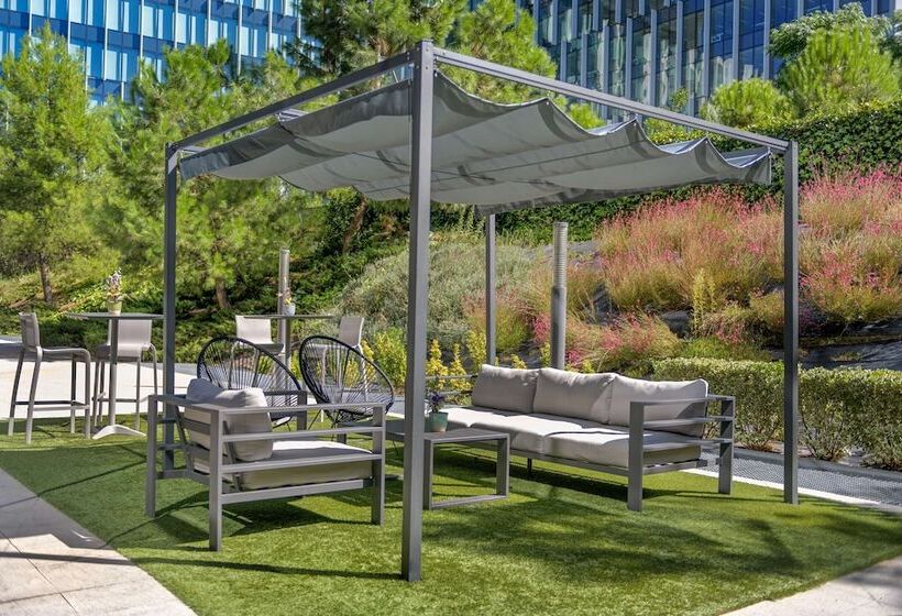 هتل NH Madrid Ribera Del Manzanares