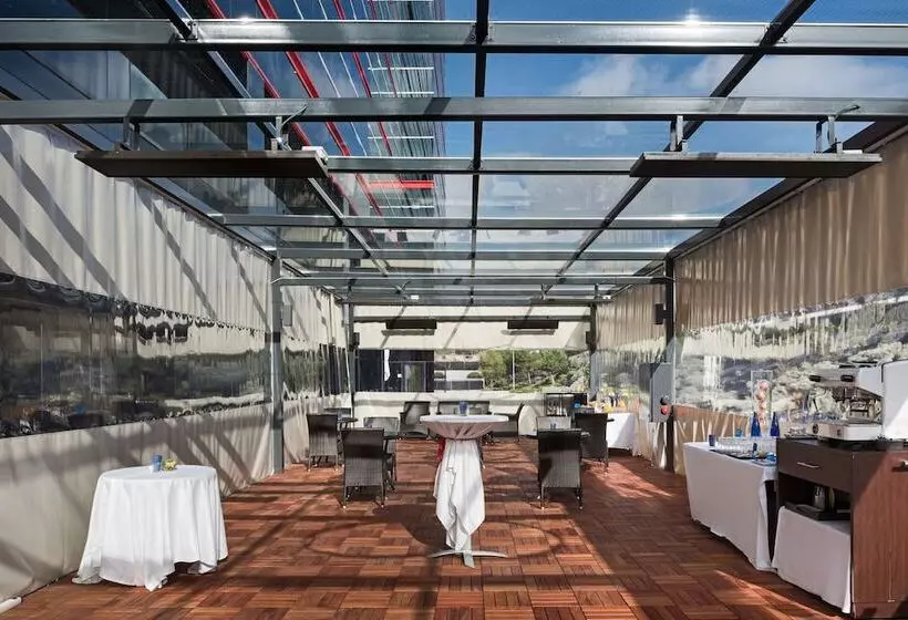 هتل NH Madrid Ribera Del Manzanares