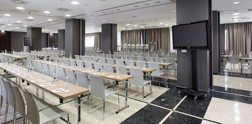 هتل NH Madrid Ribera Del Manzanares