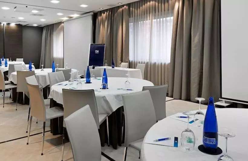 هتل NH Madrid Ribera Del Manzanares