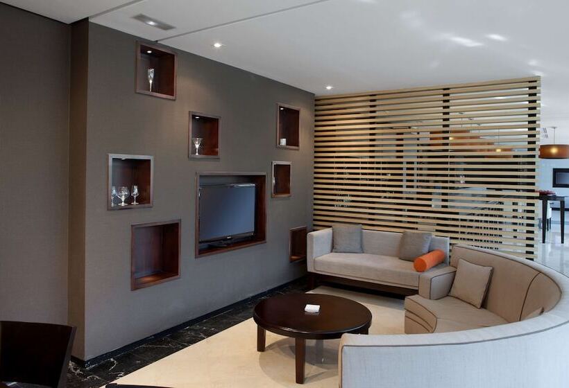 هتل NH Madrid Ribera Del Manzanares