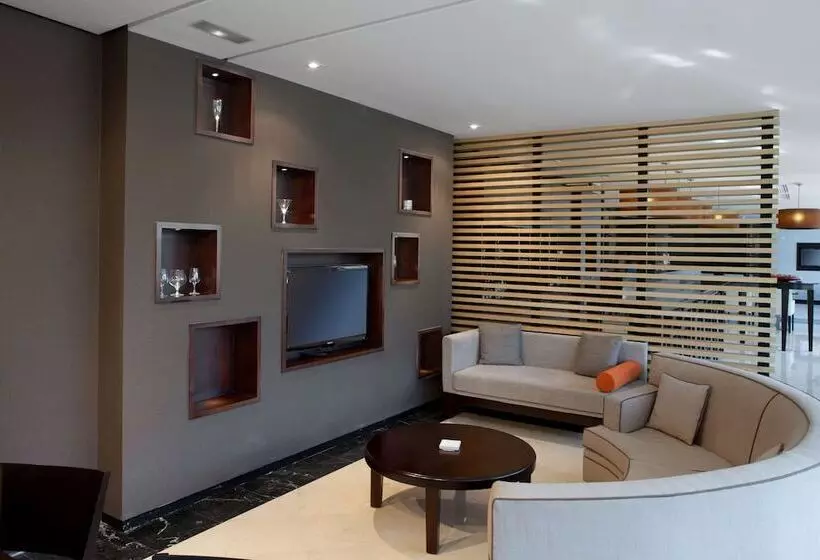 هتل NH Madrid Ribera Del Manzanares