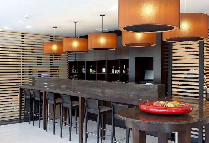 هتل NH Madrid Ribera Del Manzanares