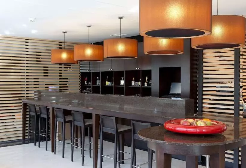 هتل NH Madrid Ribera Del Manzanares