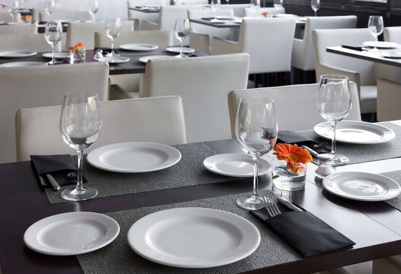 هتل NH Madrid Ribera Del Manzanares