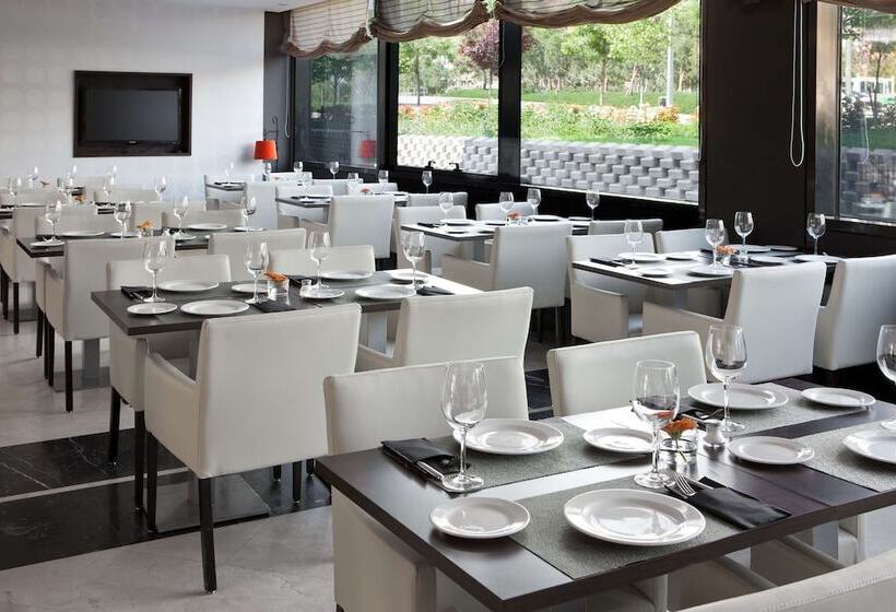 هتل NH Madrid Ribera Del Manzanares