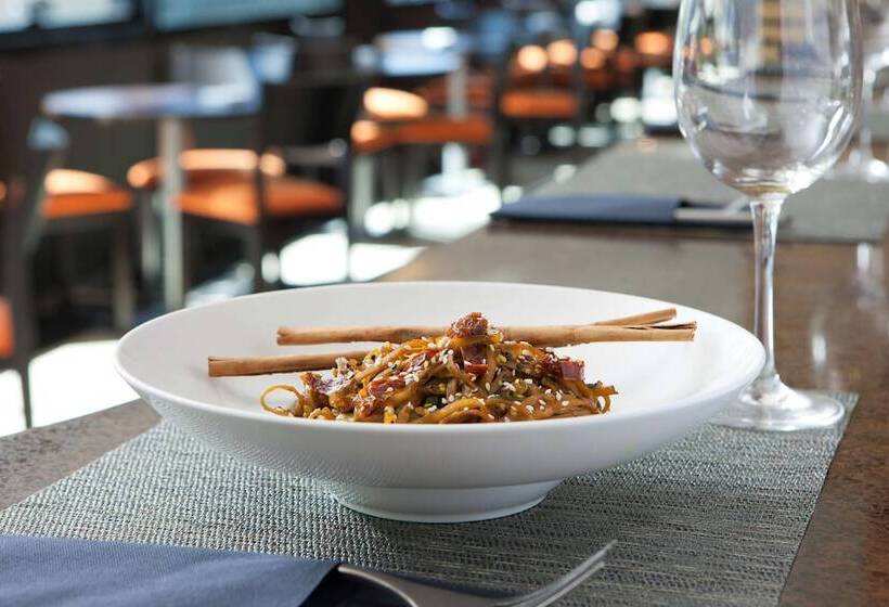 هتل NH Madrid Ribera Del Manzanares