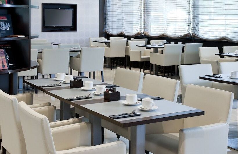 هتل NH Madrid Ribera Del Manzanares