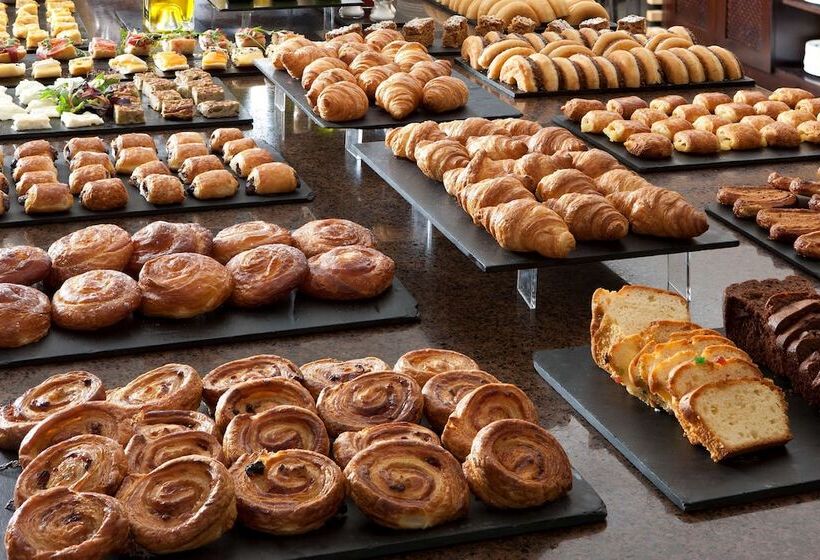 هتل NH Madrid Ribera Del Manzanares