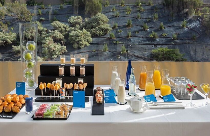 هتل NH Madrid Ribera Del Manzanares