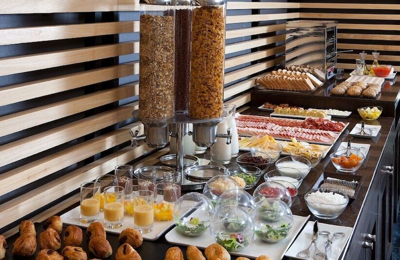 هتل NH Madrid Ribera Del Manzanares